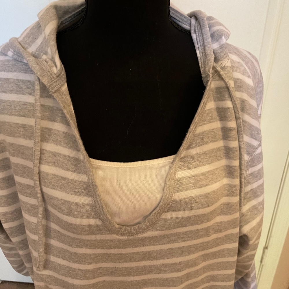 Karen Scott Striped V-Neck Hooded Sweater in Gray and White